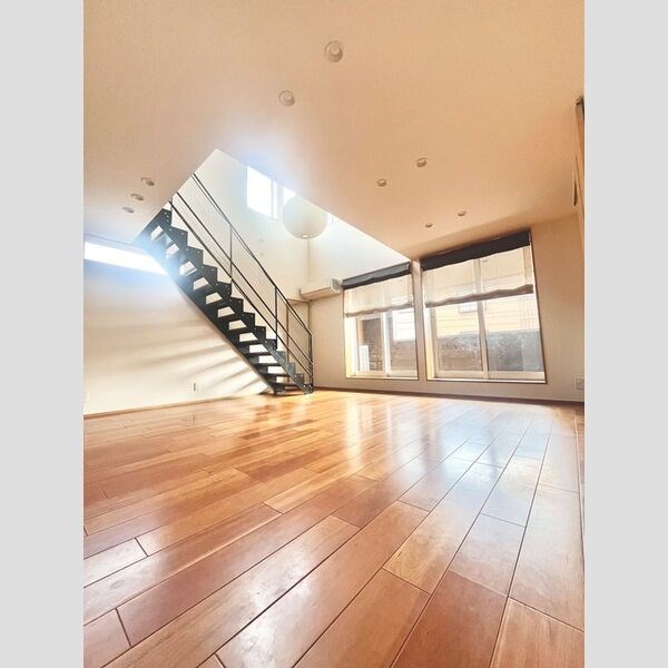 桐林町2丁目戸建 リビング