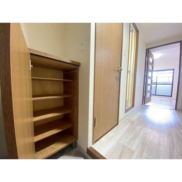 ラ・シャラ 玄関