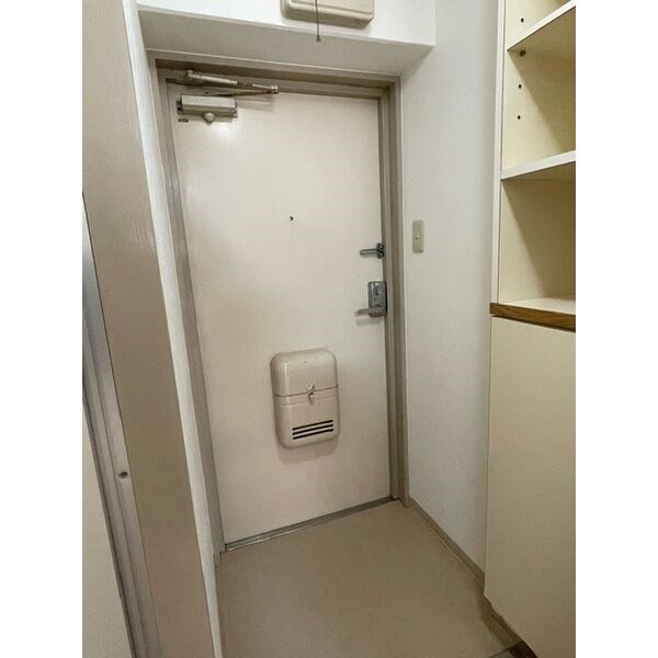 フラワーヒルズ 玄関