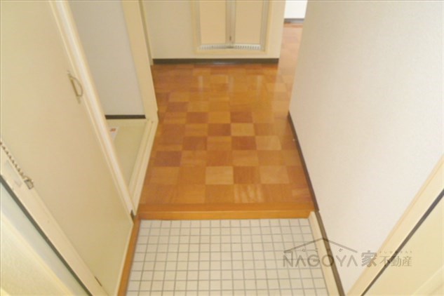 コンフォール池下 玄関