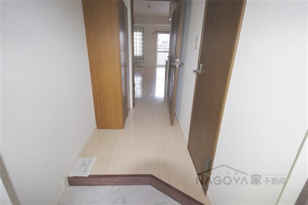 三秀レジデンス 玄関