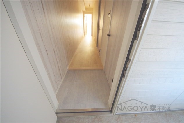 覚王山アパートメント 玄関