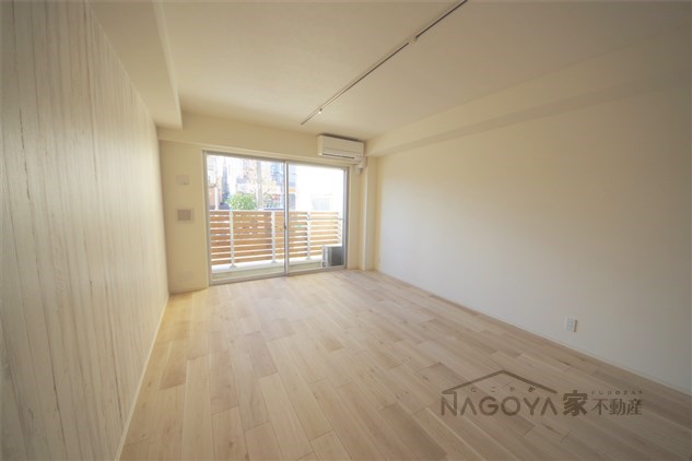 覚王山アパートメント リビング