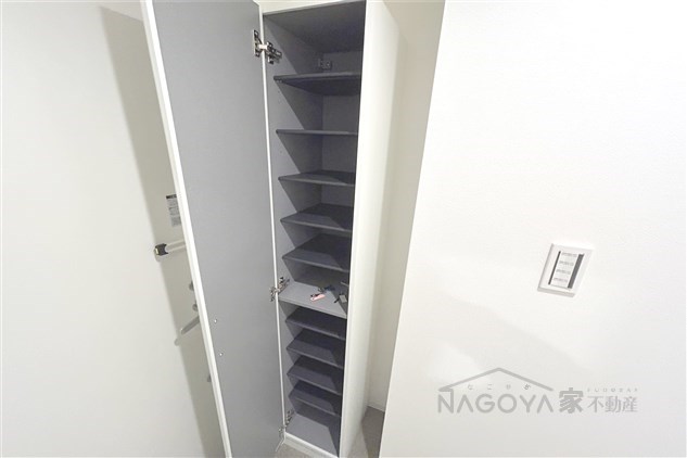 カーササクラーレ 玄関