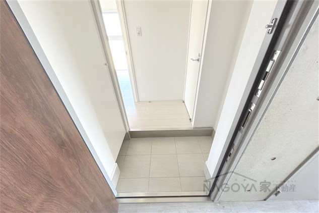 SPACE CUBE HONJIN 玄関