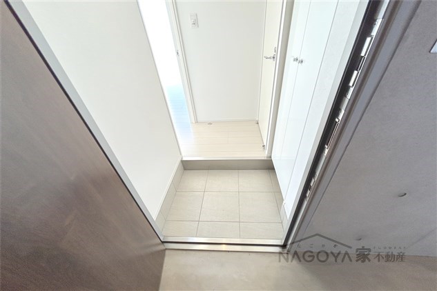 SPACE CUBE HONJIN 玄関