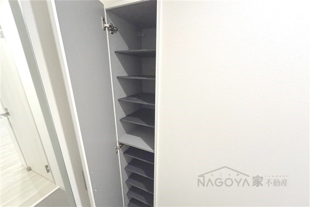 カーササクラーレ 玄関