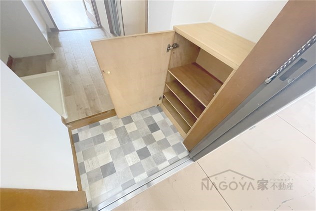 セントラルハイツ堀田 玄関