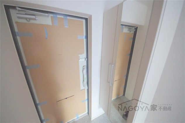 ノイグランツD 玄関