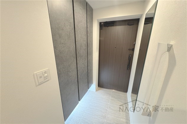 アヴァンセテラス瑞穂日向町 玄関