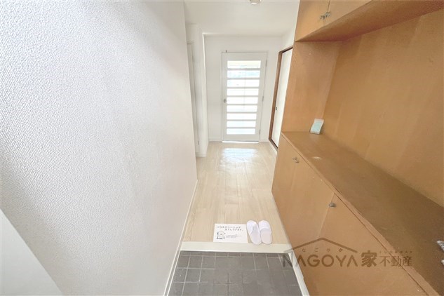 リアライズ金山 玄関