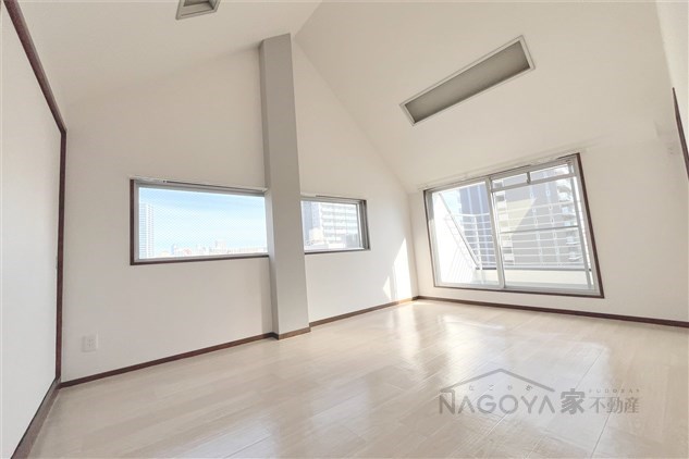 リアライズ金山 ベッドルーム