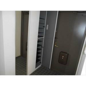 リポーズオン一社 玄関