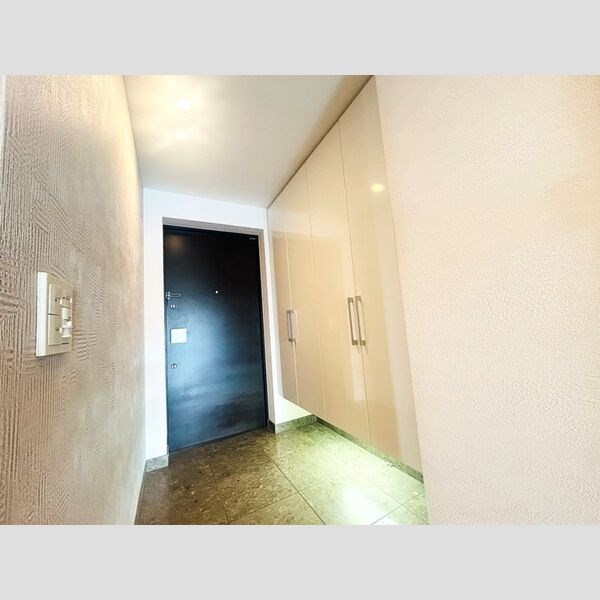 プラウド一社 玄関