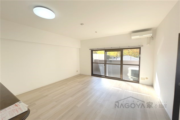 アメニティ新栄 リビング