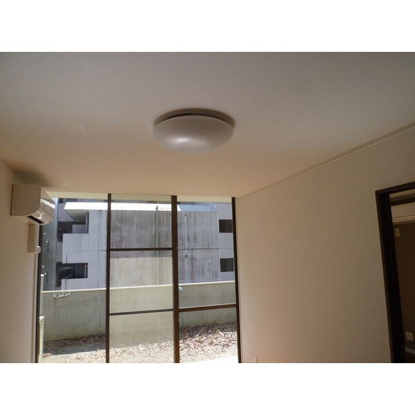 ライオンズマンション虹ヶ丘E棟 リビング