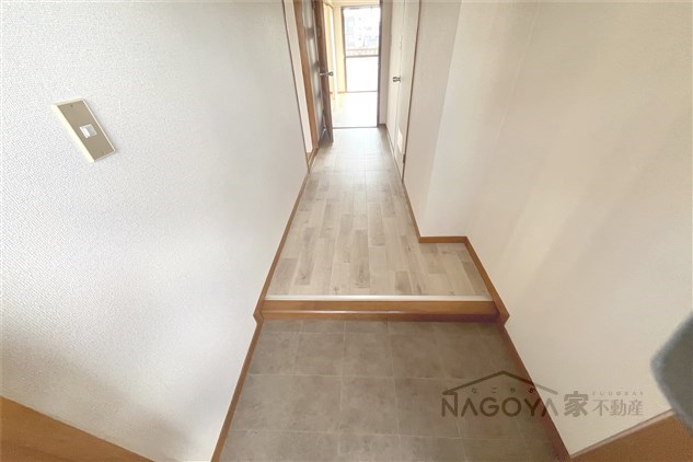 ヴィラ・フローラ 玄関