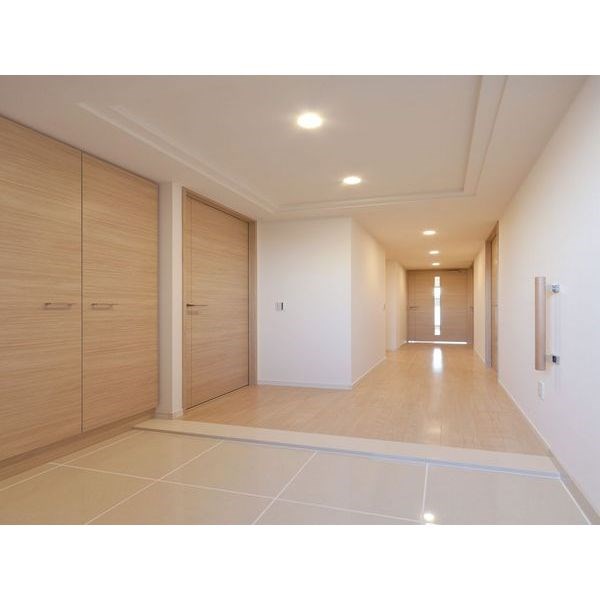 グランマスト白壁 玄関