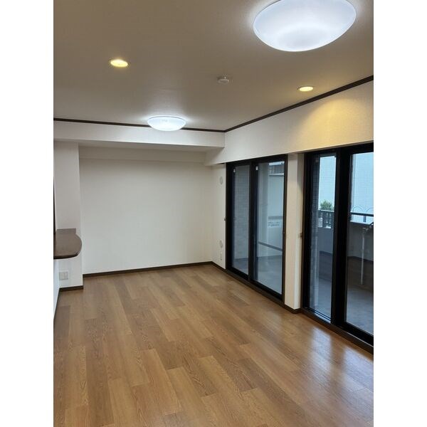 ライオンズステーションプラザ桜山 リビング