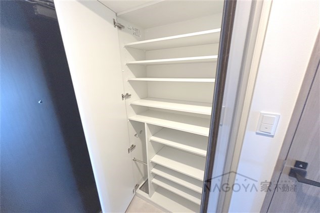 ルネフラッツ黒川Ⅱ 玄関