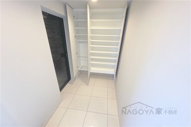 レ・ジェイド名古屋 玄関