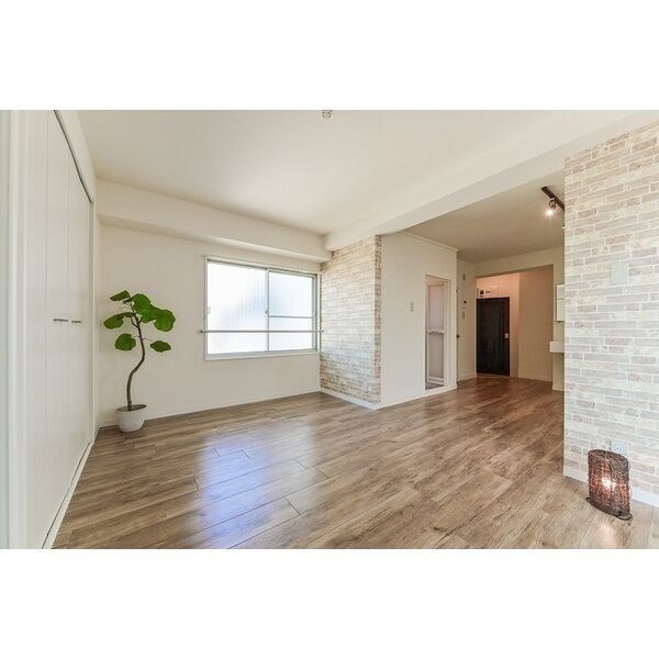 HP黄金通ビル リビング