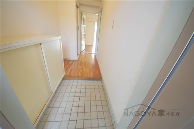 グランドハイツ八勝 玄関