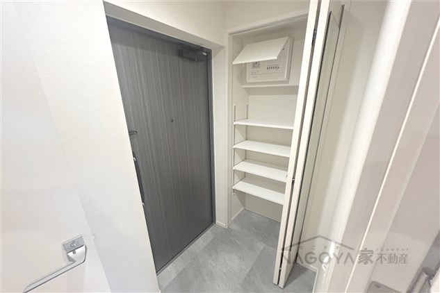 ザ・レジデンスパーク栄 玄関