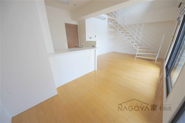 スタジオスクエア泉 リビング