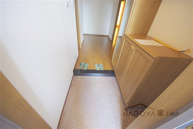 プレディアスタイル旭丘 玄関