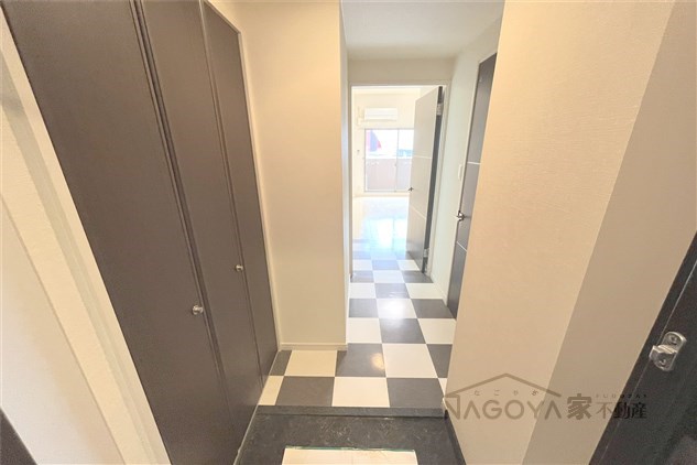 メゾンドール栄 玄関