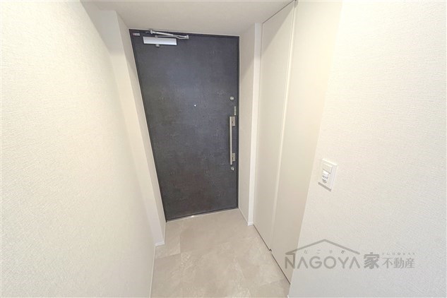 シーズンフラッツ今池NORTH 玄関