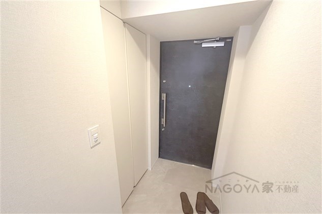 シーズンフラッツ今池NORTH 玄関