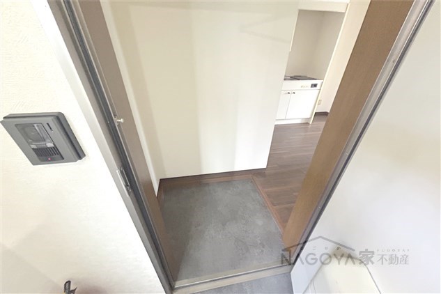 メゾン尾頭橋 玄関