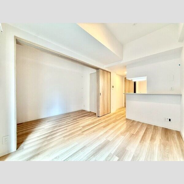 エスプレイス名古屋神宮前 リビング