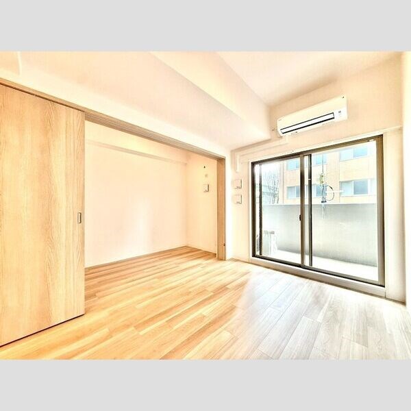 エスプレイス名古屋神宮前 リビング