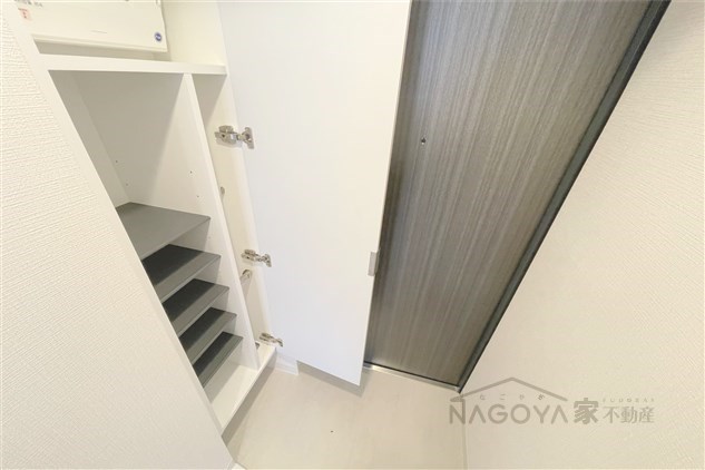 ディアレイシャス東別院Ⅳ 玄関