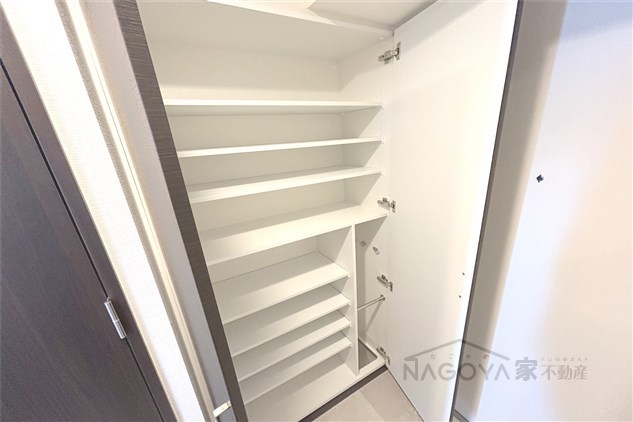 エステムコート名古屋TWIN WEST 玄関