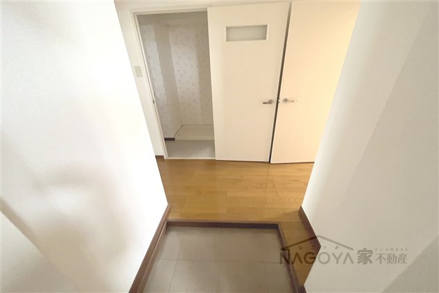 ロイヤル牛巻第１ 玄関