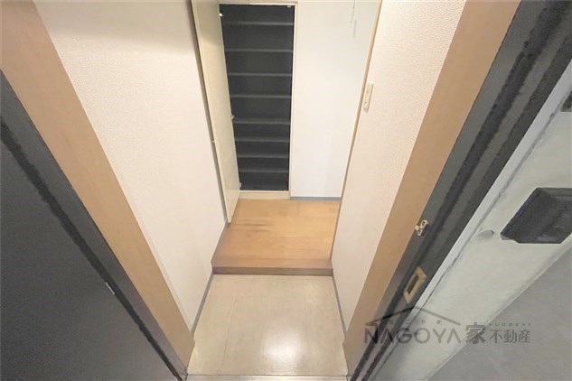 エスタシオン新栄 玄関