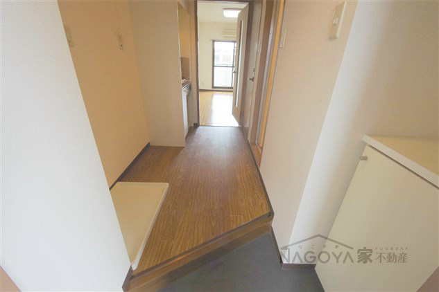 プロビデンス桜山 玄関