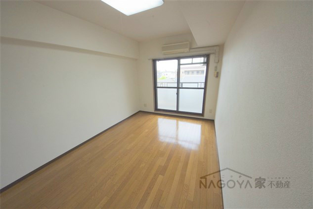 プロビデンス桜山 リビング