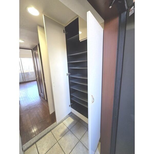 ローレルコート志賀本通 玄関