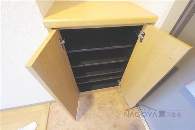 アル・ドゥ６ 玄関