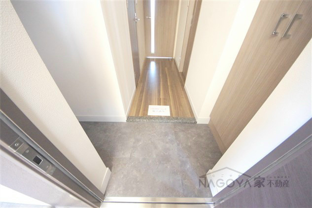 プレサンス栄ラグジュ 玄関