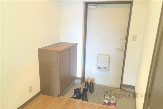 ＦＪ日進通 玄関