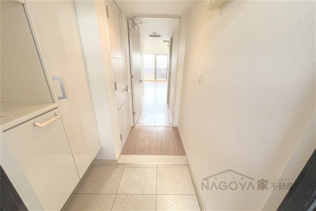 ラドーニ清水 玄関