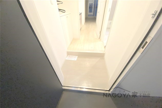 グレーシアコート金山 玄関