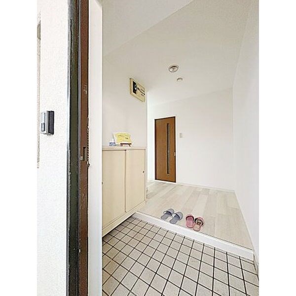 レジデンス千代田 玄関