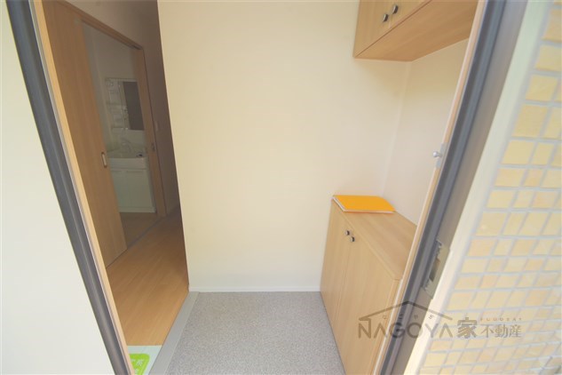 エーリ東山公園 玄関